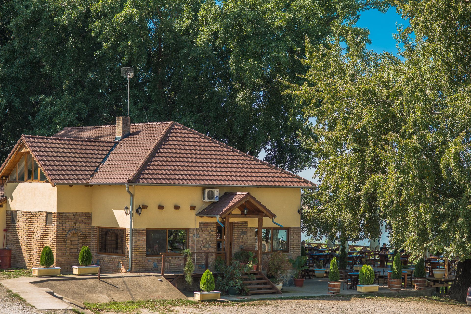 Ambijent ribljeg restorana u Klenku